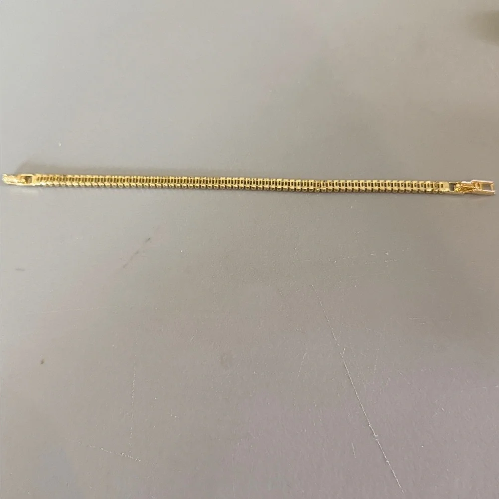 Elegant Gold Rhinestone Bracelet - Picture 3 of 3